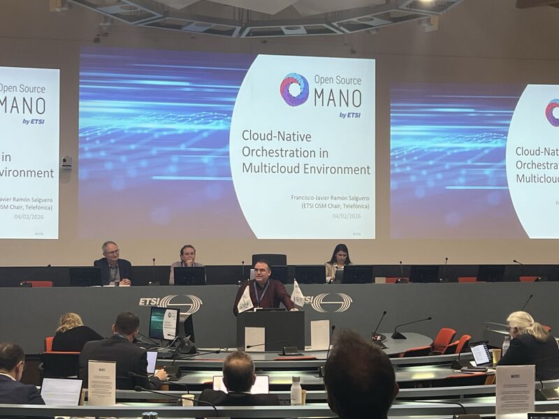 File:FJ PresentationSNS4SNS.jpg